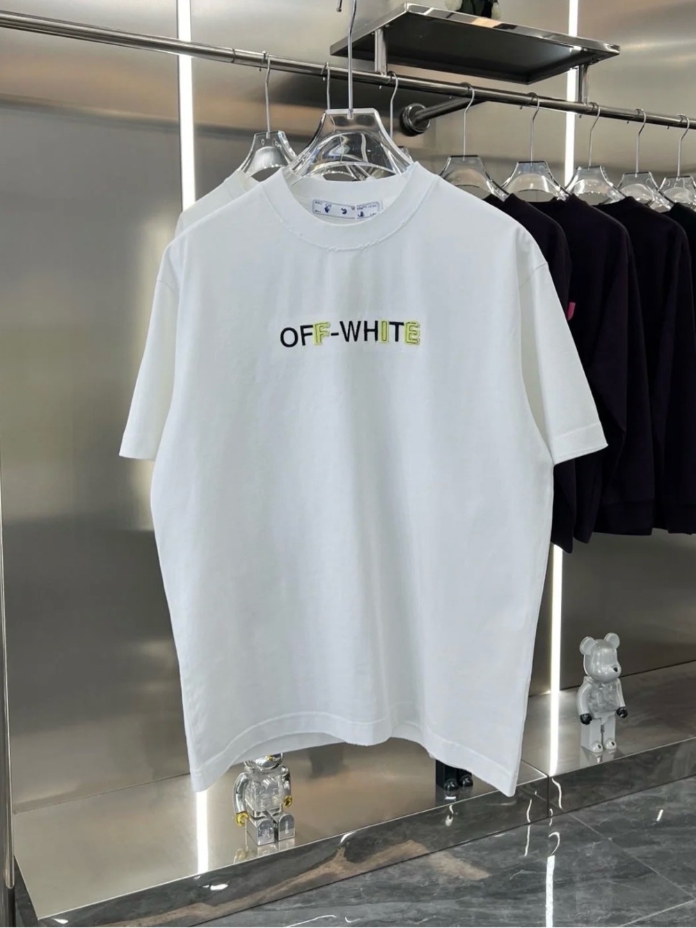 Off-White - Picture 2 of 4